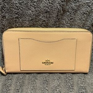 Coach Accordion Zip Wallet-NWOT